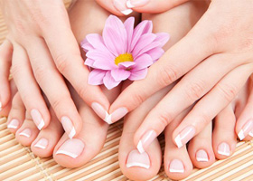 Manichiura si pedichiura, unghii cu gel